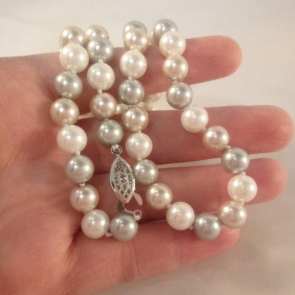 South Sea Shell Pearl Necklace White Silver Gray 18K White Gold AAA+ 8mm Womens - Picture 3 of 4